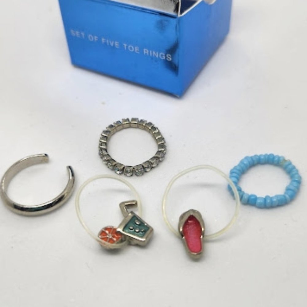 AVON Set of 5 stretch toe rings
